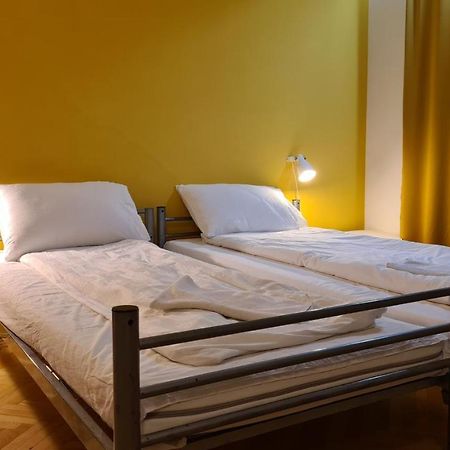 Sleep Inn Hostel Бухарест Екстер'єр фото