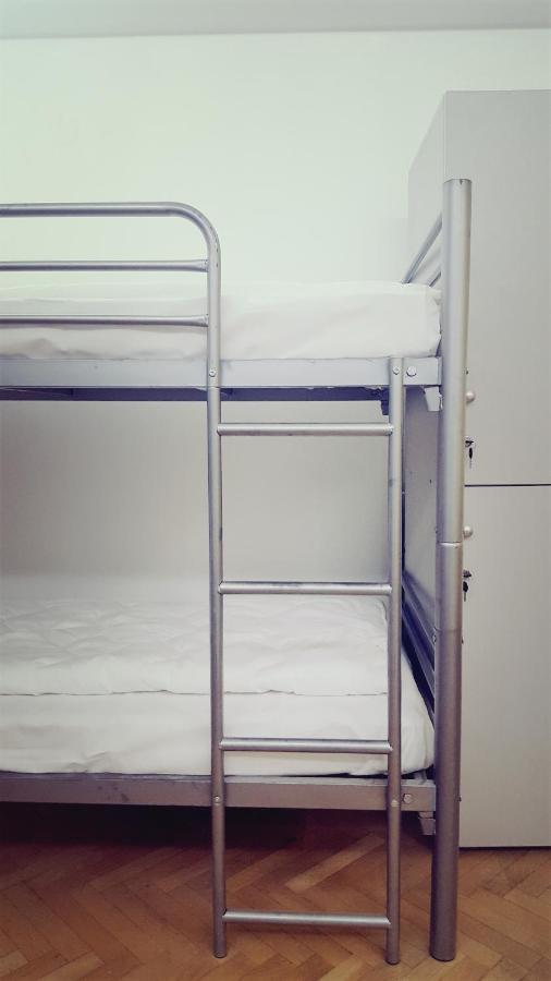 Sleep Inn Hostel Бухарест Екстер'єр фото