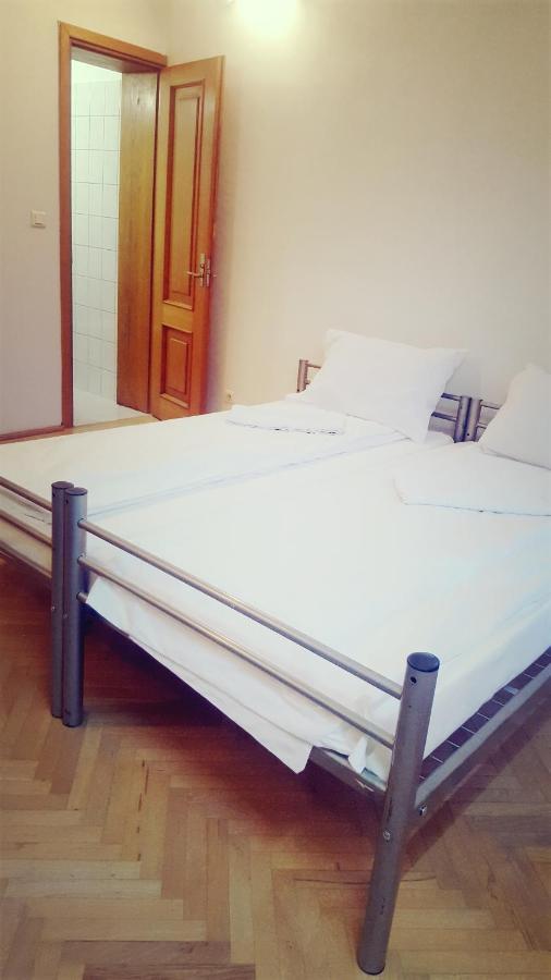 Sleep Inn Hostel Бухарест Екстер'єр фото