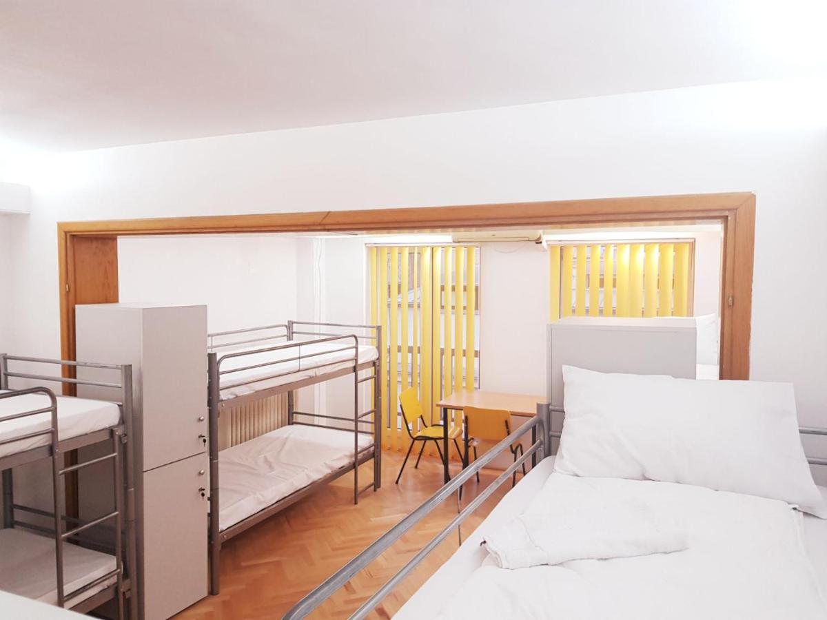 Sleep Inn Hostel Бухарест Екстер'єр фото