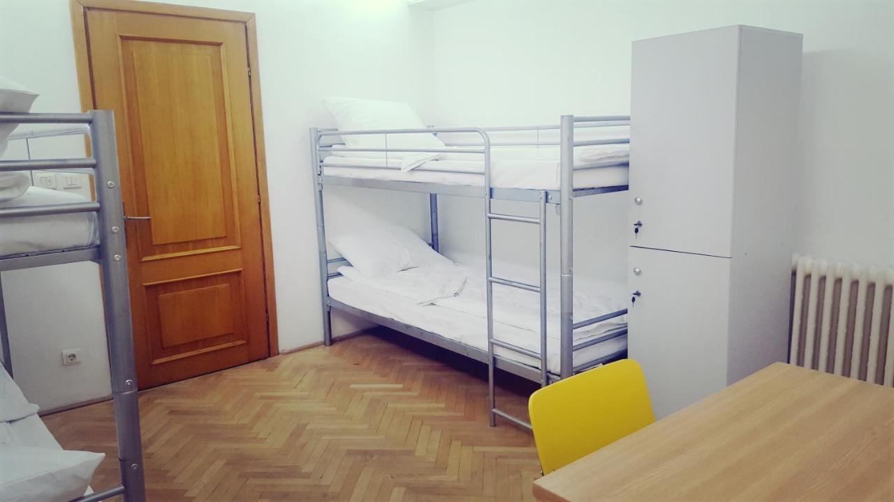 Sleep Inn Hostel Бухарест Екстер'єр фото
