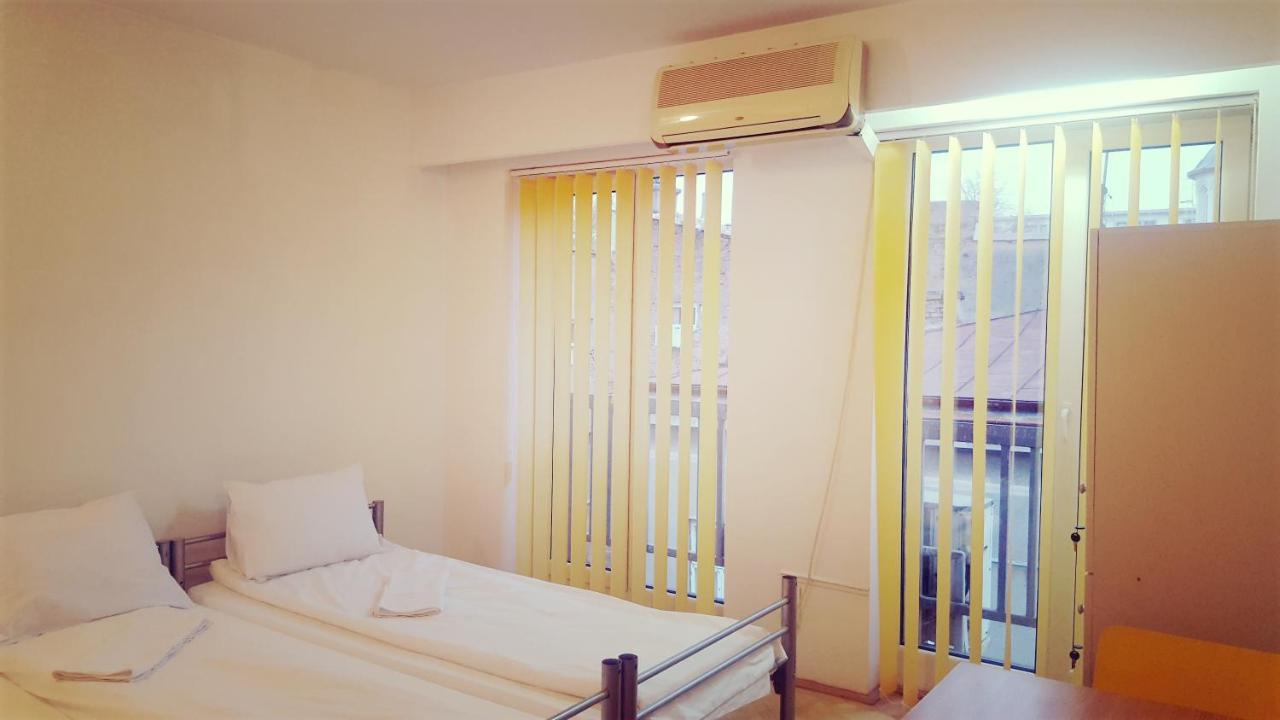 Sleep Inn Hostel Бухарест Екстер'єр фото