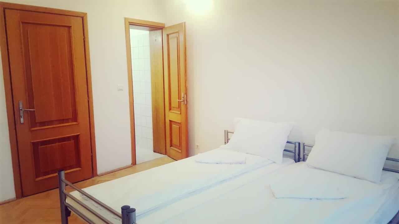 Sleep Inn Hostel Бухарест Екстер'єр фото