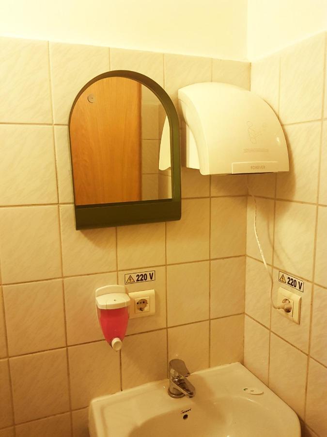 Sleep Inn Hostel Бухарест Екстер'єр фото