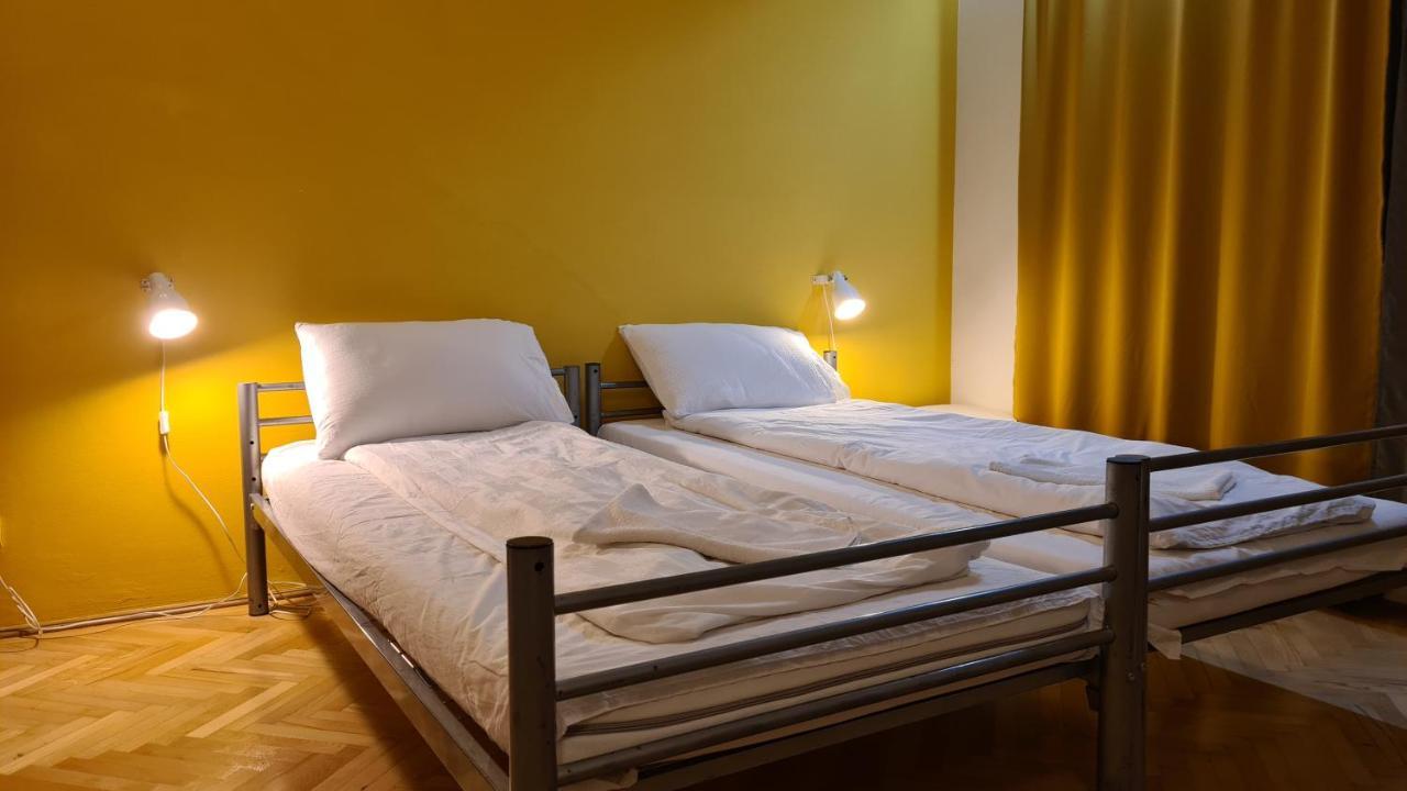 Sleep Inn Hostel Бухарест Екстер'єр фото