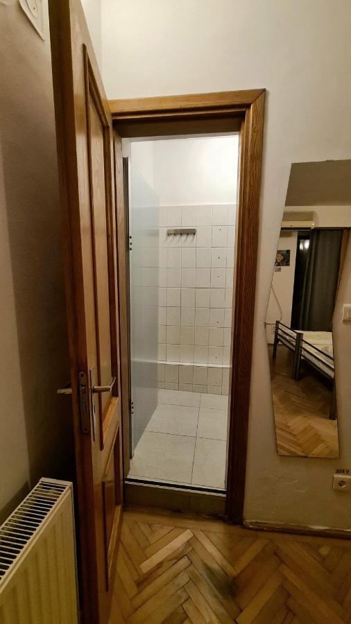 Sleep Inn Hostel Бухарест Екстер'єр фото
